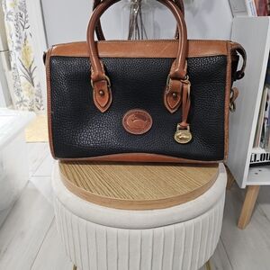 🦆Dooney & Bourke Black and Tan All Weather Leather Satchel🦆